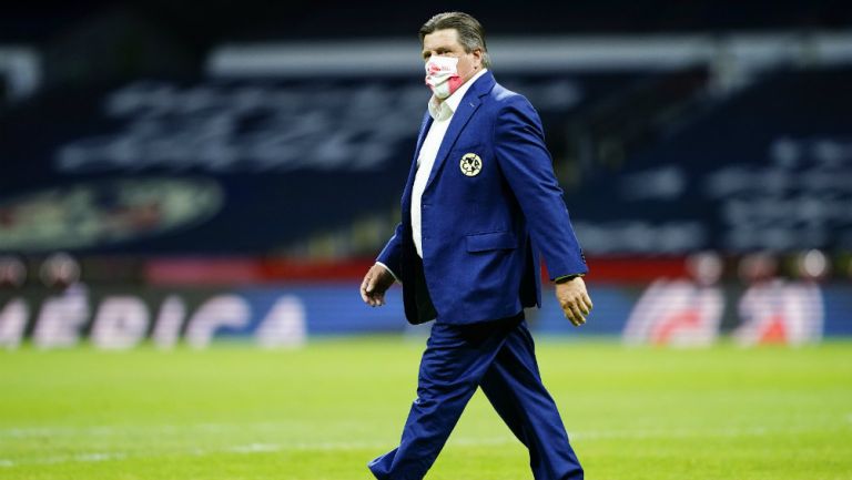 Miguel Herrera en partido con América