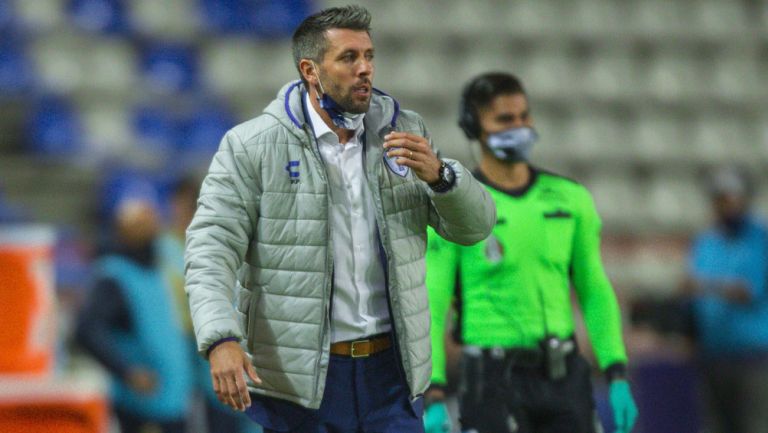 Paulo Pezzolano durante el duelo ante los Pumas 