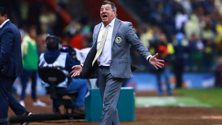 Miguel Herrera, técnico del América, en lamento