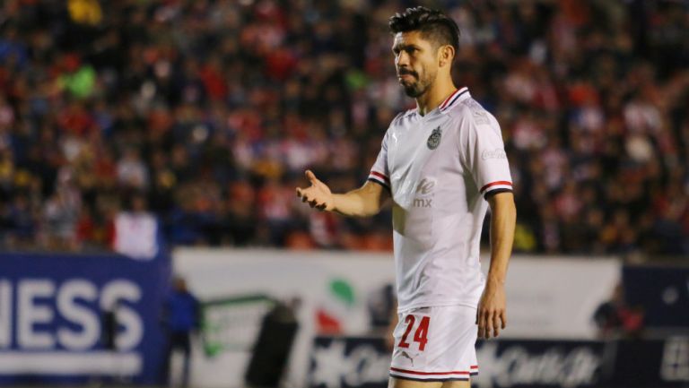 Oribe Peralta jugando en Chivas