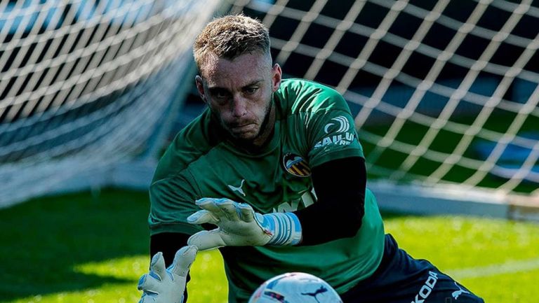 Jasper Cillessen, en un entrenamiento del Valencia 