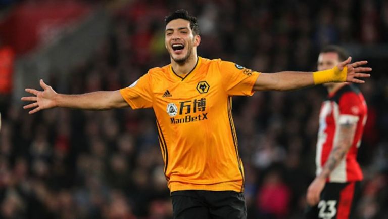 Raúl Jiménez durante un partido con Wolves