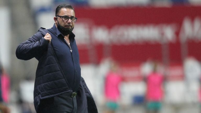 Antonio Mohamed en partido ante Puebla