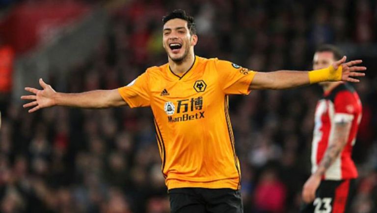 Raúl Jiménez durante un partido con Wolves