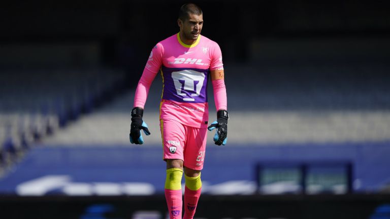 Julio González en partido de Pumas