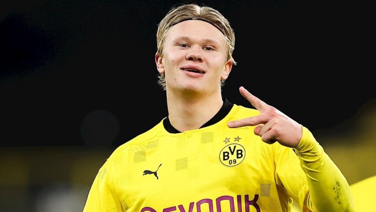 Erling Haaland durante un partido con Borussia Dortmund