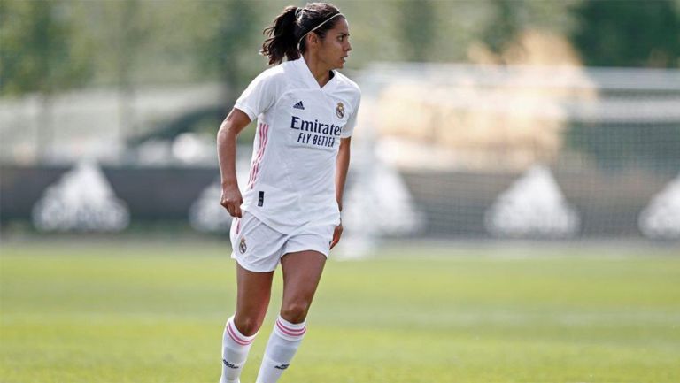  Kenti Robles en partido con Real Madrid 