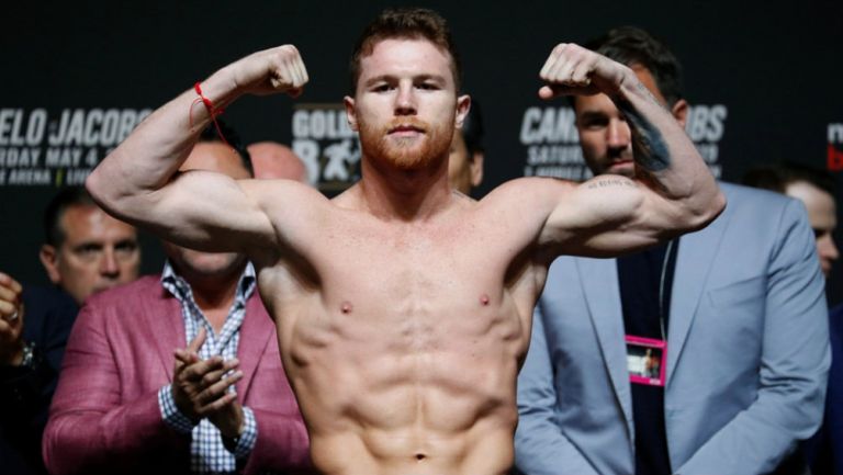 Canelo Álvarez en presentación 