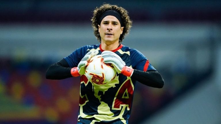 Ochoa en un partido con América