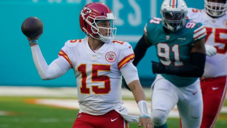 Patrick Mahomes en el partido de Chiefs y Miami