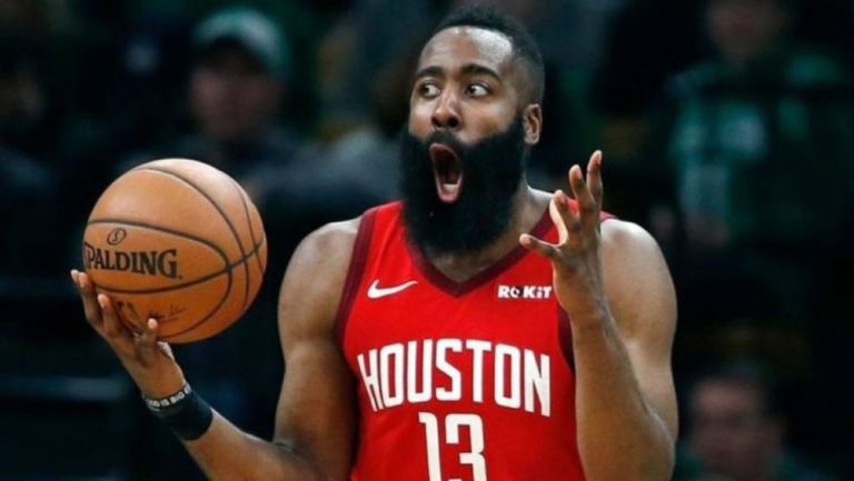 James Harden en un partido con los Rockets de Houston 