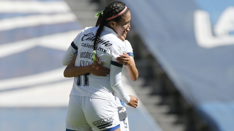 Puebla Femenil en festejo de gol