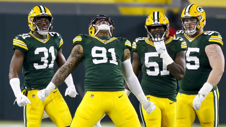 Jugadores de Green Bay festejan una captura