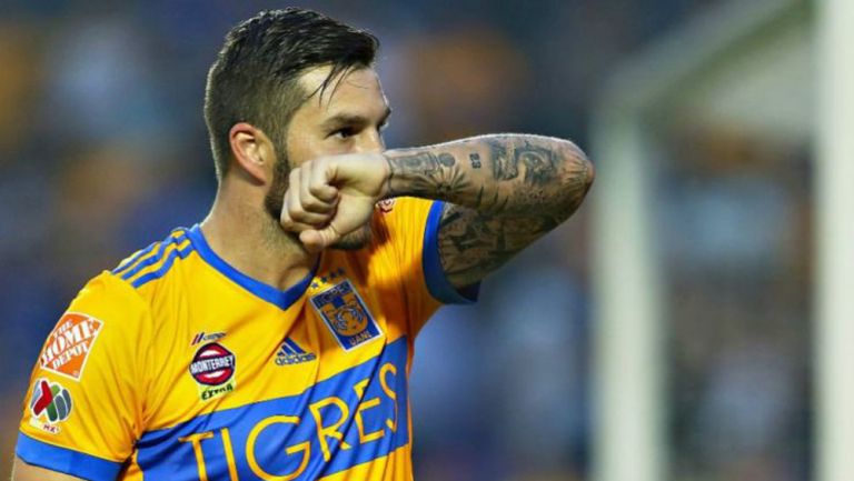 André-Pierre Gignac celebrando una de sus anotaciones ante Toluca