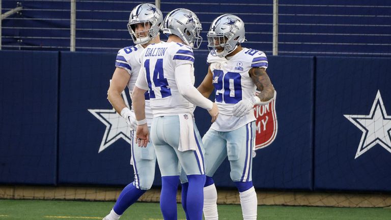 Jugadores de los Dallas Cowboys festejan un TD