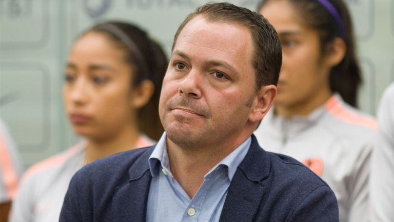 Santiago Baños, en un evento del América Femenil 