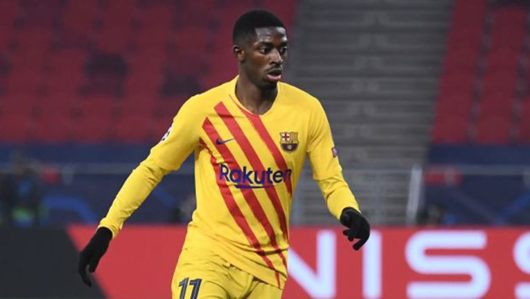 Ousmane Dembélé durante un duelo con el Barcelona 