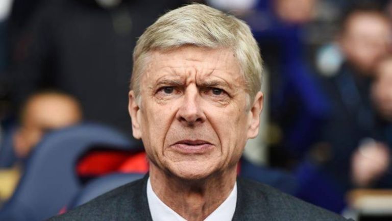 Arsene Wegner dirigiendo un partido del Arsenal