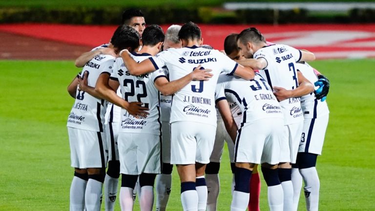 Jugadores de Pumas antes de un partido