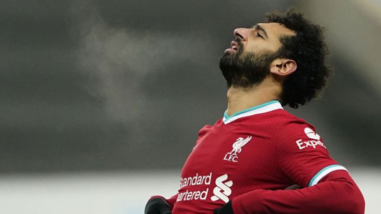 Mohamed Salah se lamenta tras una falla 