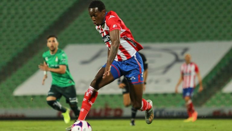 Anderson Julio en acción con Atlético San Luis