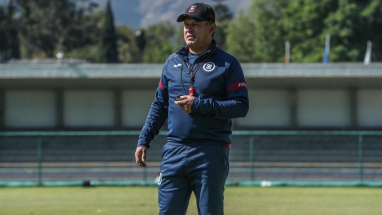 Juan Reynoso en entrenamiento