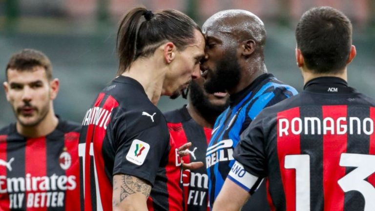 Zlatan Ibrahimovic y Romelu Lukaku durante el partido entre Milan y el Inter de Milán