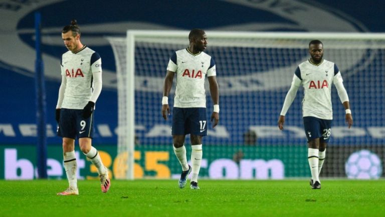 Jugadores del Tottenham tras la derrota