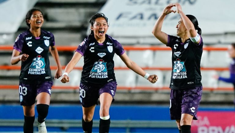 Mónica Ocampo celebra el gol de la victoria