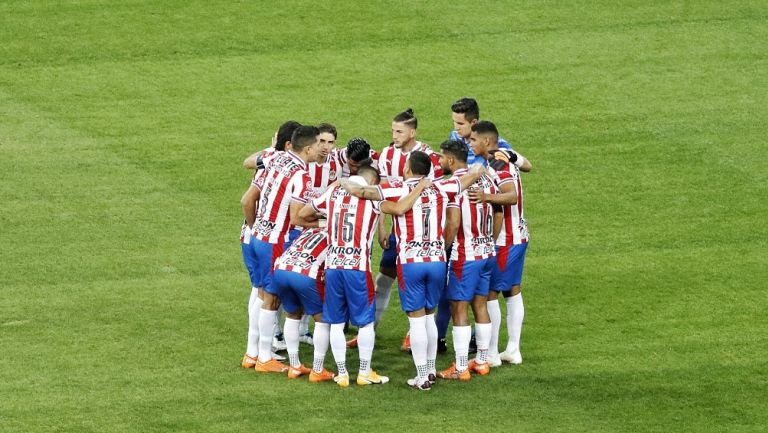 Jugadores de Chivas previo a un partido