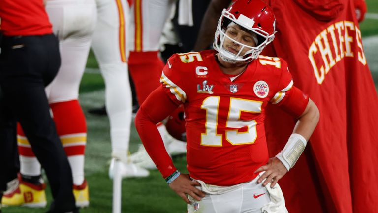 Patrick Mahomes se lamenta tras accionar de los Chiefs