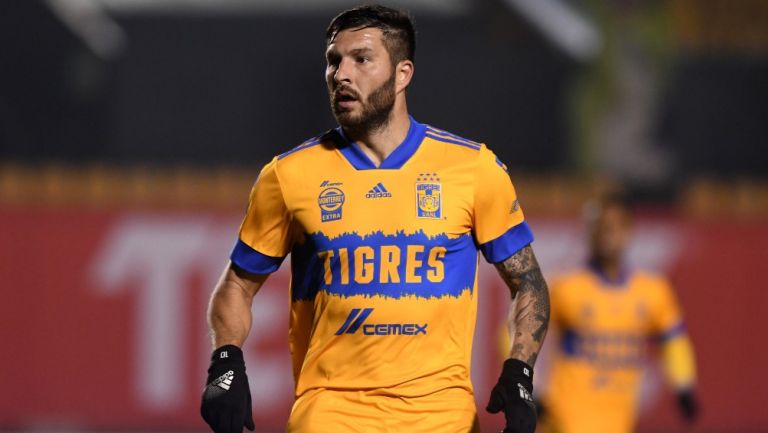 André-Pierre Gignac durante un partido con Tigres