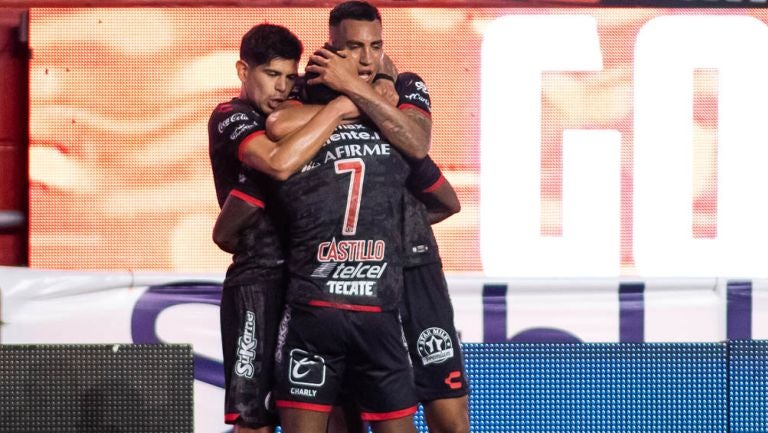 Jugadores de Xolos festejan gol ante La Fiera