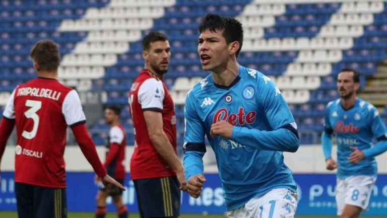 Chucky Lozano en un partido con el Napoli