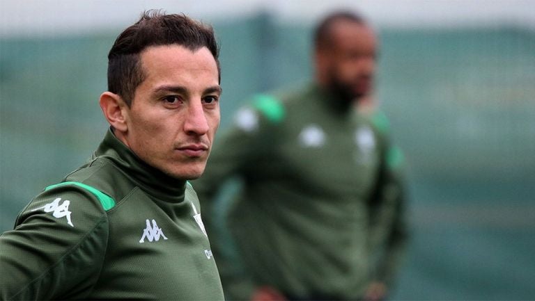 Andrés Guardado en un entrenamiento con Betis