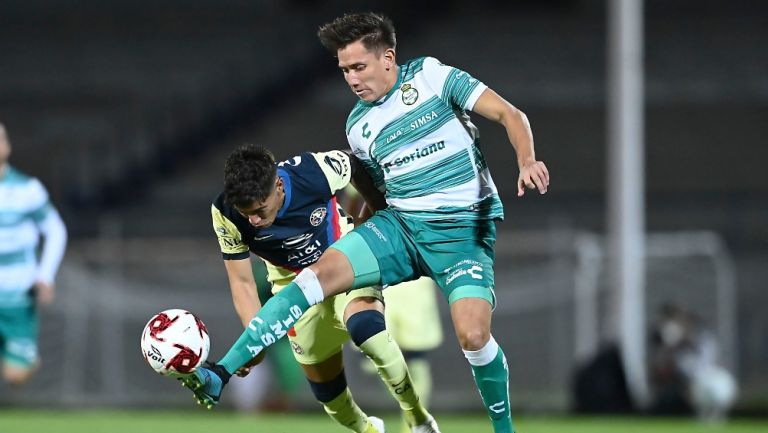 Jonathan Díaz durante un partido con Santos