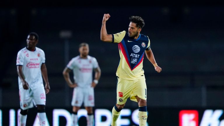 Bruno Valdez celebrando un gol con América