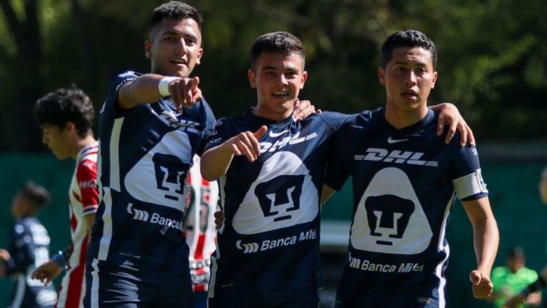 Jugadores de Pumas Sub-20 celebrando un gol a favor