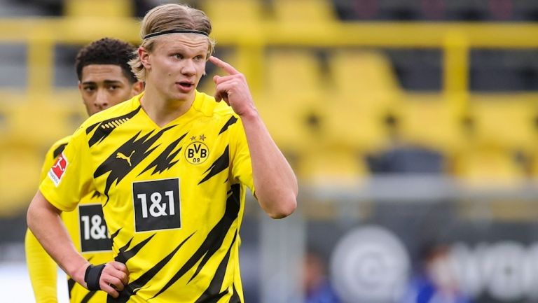 Erling Haaland durante un partido con Borussia Dortmund