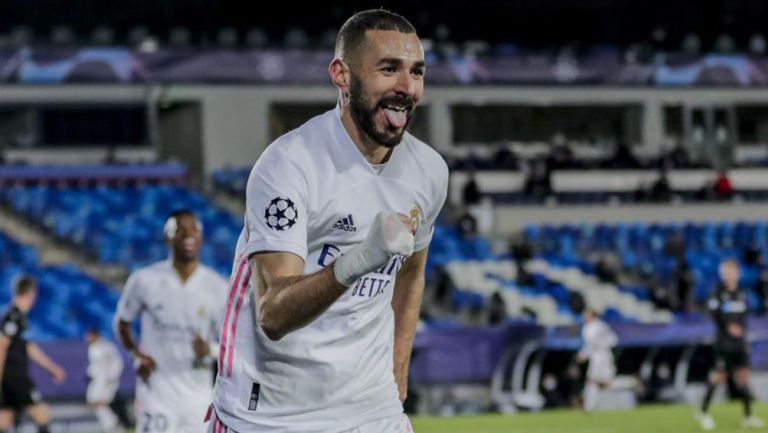 Karim Benzema festeja una anotación con el Real Madrid 