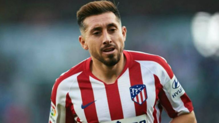 Héctor Herrera durante un duelo con el Atlético de Madrid 