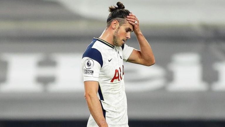 Gareth Bale durante un duelo con el Tottenham 