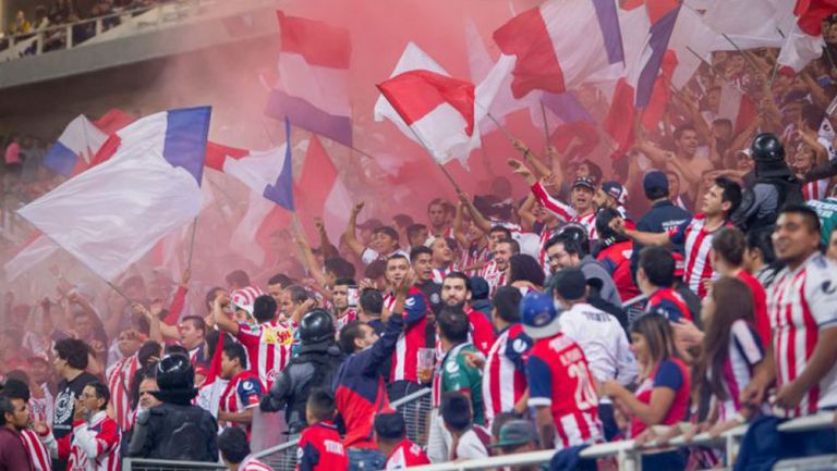 Afición de Chivas en el Estadio Akron