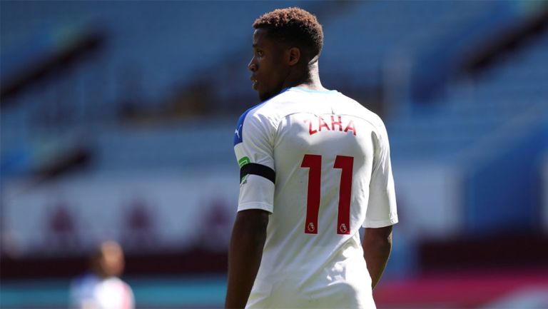 Wilfried Zaha en un partido de la Premier League