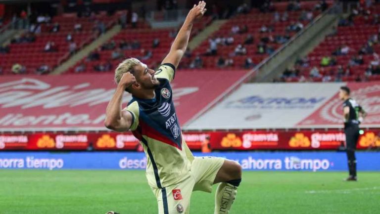 Henry Martín en celebración ante Chivas