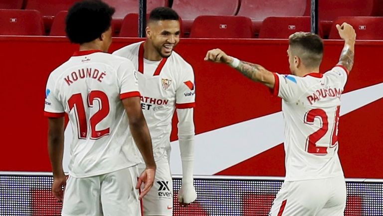 Jugadores del Sevilla celebrando gol vs Betis