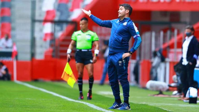 Larcamón, técnico del Puebla, en el Nemesio Diez