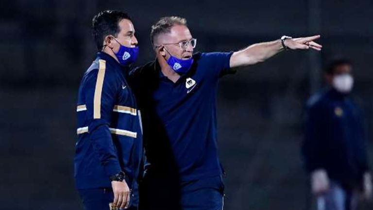 Israel López, auxiliar técnico, y Andrés Lillini 