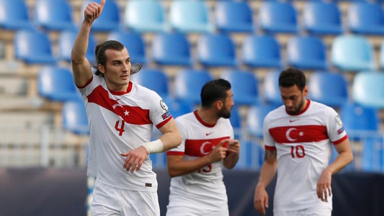 Jugadores de Turquía festejando un gol a favor