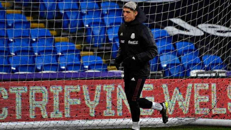 Alan Pulido en entrenamiento con el Tri